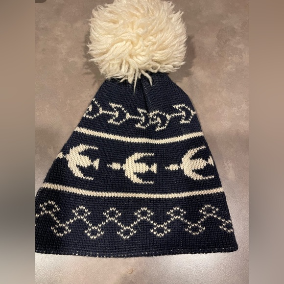 Nordic style beanie/ pompom hat with bird pattern - Picture 2 of 3